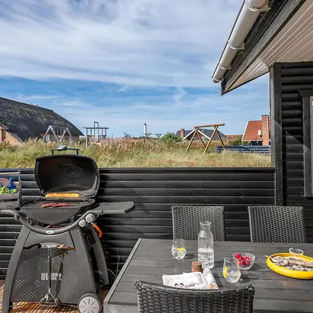 Prázdninový dům Lovely Home, Renovated In 2025, Located Only 800 Meters From The North Sea
