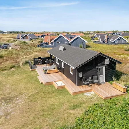 Lovely Home, Renovated In 2025, Located Only 800 Meters From The North Sea Nørre Lyngvig